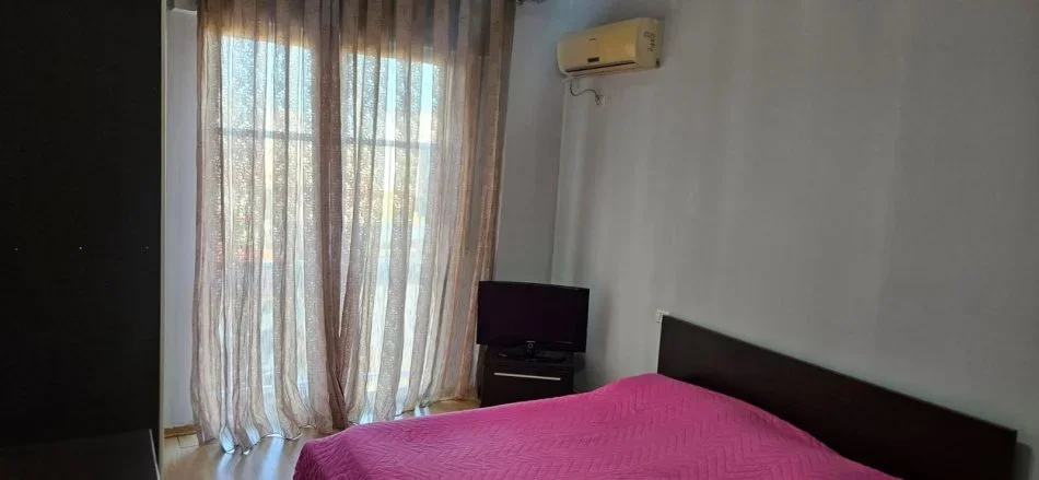 Tirane, jepet me qera apartament 2+1+Ballkon Kati 4, 85 m² 700 € (Pazari i Ri)