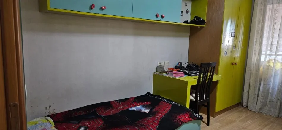 Tirane, jepet me qera apartament 2+1+Ballkon Kati 4, 85 m² 700 € (Pazari i Ri)