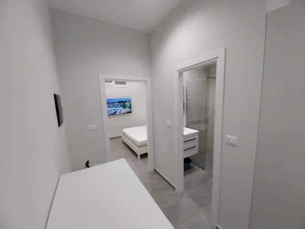 🏡Vlore, jepet me qera apartament 1+1 Kati 1, 350 € (Prane Muradies,Rruga Ali demi,Vlorë)