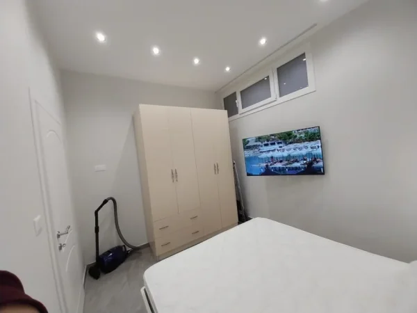 🏡Vlore, jepet me qera apartament 1+1 Kati 1, 350 € (Prane Muradies,Rruga Ali demi,Vlorë)