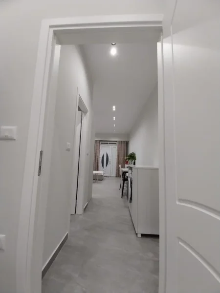 🏡Vlore, jepet me qera apartament 1+1 Kati 1, 350 € (Prane Muradies,Rruga Ali demi,Vlorë)