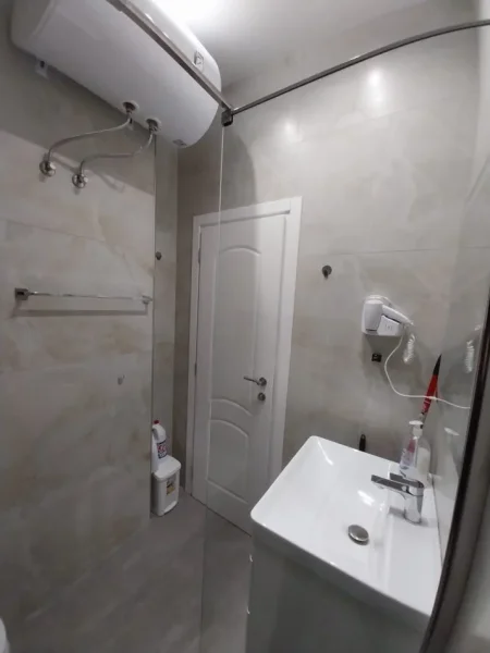 🏡Vlore, jepet me qera apartament 1+1 Kati 1, 350 € (Prane Muradies,Rruga Ali demi,Vlorë)