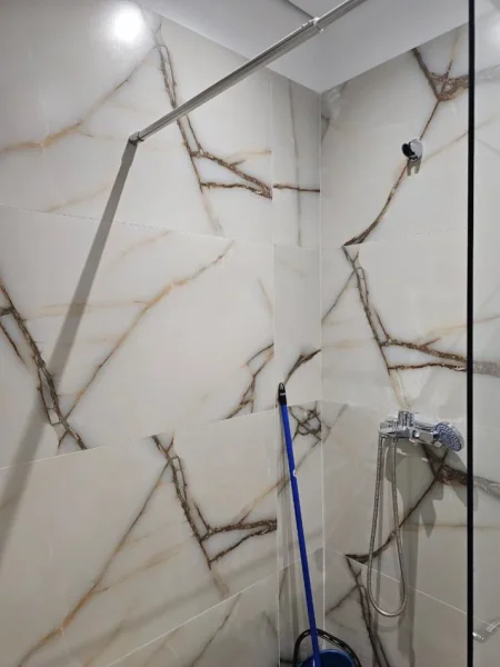 Tirane, jepet me qera apartament 1+1+Ballkon Kati 2, 90 m² 1.000 € (Liqeni i Thate)