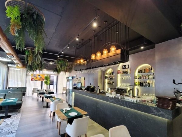 Tirane, shitet bar-kafe Kati 0, 158 m² 50.000 € (oxhaku)