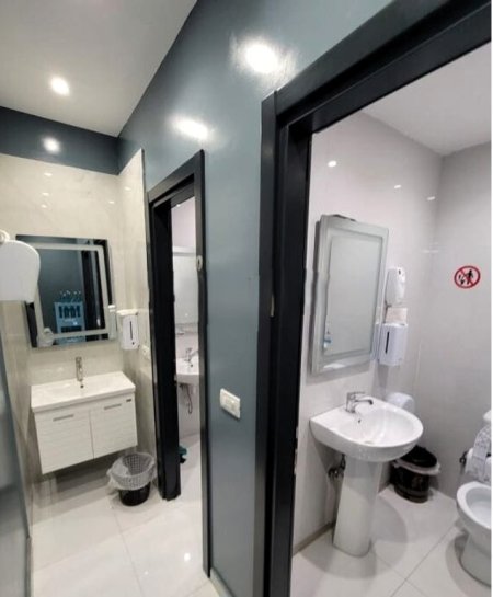 Tirane, shitet bar-kafe Kati 0, 158 m² 50.000 € (oxhaku)