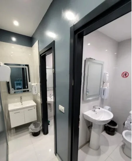 Tirane, shitet bar-kafe Kati 0, 158 m² 50.000 € (oxhaku)