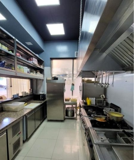 Tirane, shitet bar-kafe Kati 0, 158 m² 50.000 € (oxhaku)