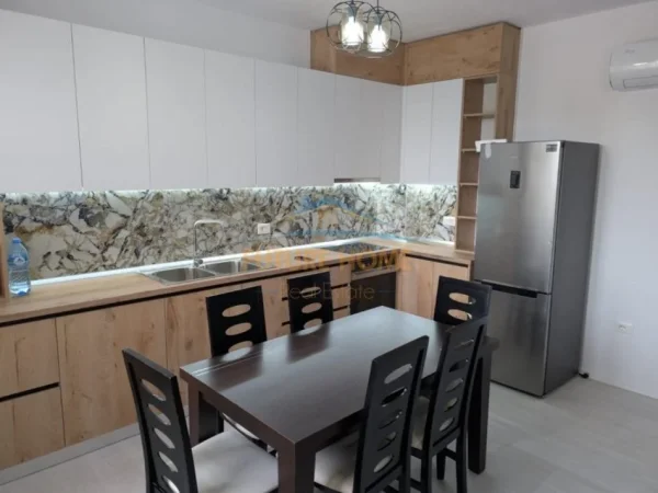 Tirane, jepet me qera apartament 2+1+Parkim Kati 2, 96 m² 700 € (Unaza e Re , River Residence)