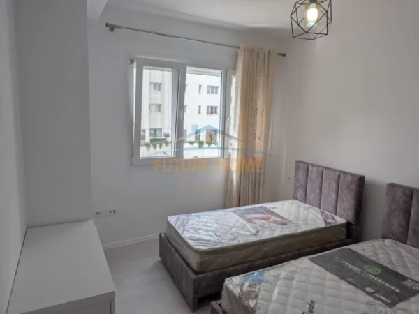 Tirane, jepet me qera apartament 2+1+Parkim Kati 2, 96 m² 700 € (Unaza e Re , River Residence)