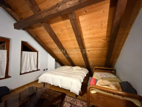 Tirane, jepet me qera Vile 3 Katshe Kati 3, 500 m² 3.500 € 