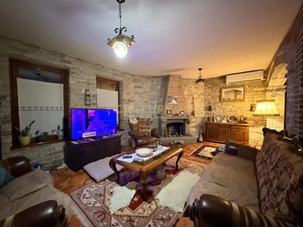 Tirane, jepet me qera Vile 3 Katshe Kati 3, 500 m² 3.500 € 