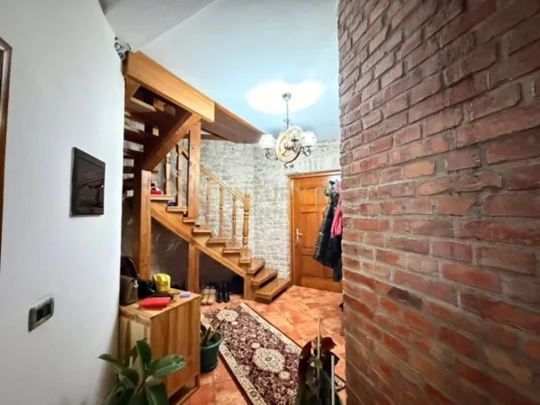 Tirane, jepet me qera Vile 3 Katshe Kati 3, 500 m² 3.500 € 