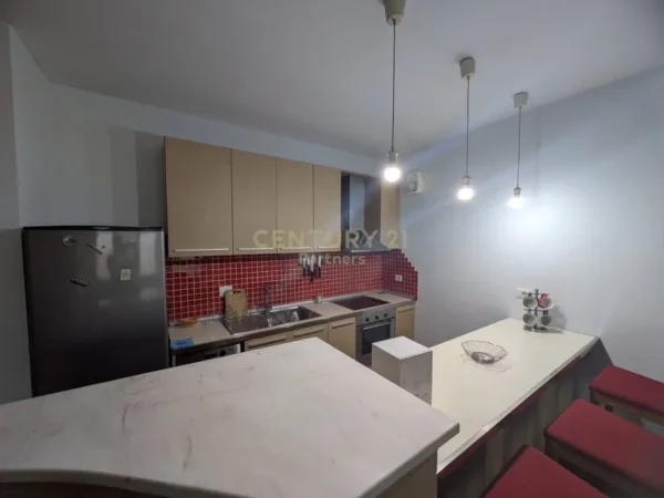 Tirane, jepet me qera apartament 2+1+Aneks+Ballkon Kati 9, 120 m² 750 € 