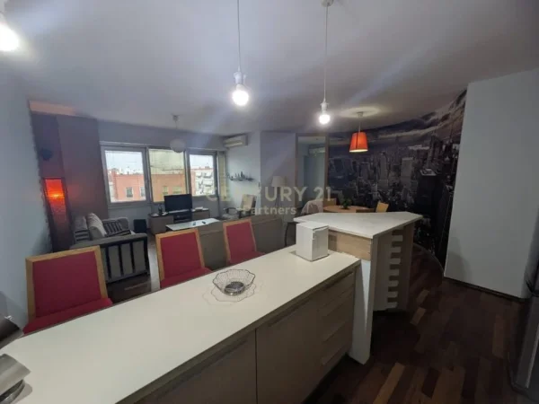 Tirane, jepet me qera apartament 2+1+Aneks+Ballkon Kati 9, 120 m² 750 € 