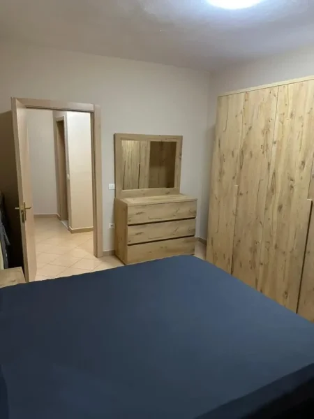 Tirane, jepet me qera apartament 1+1+Ballkon Kati 4, 67 m² 410 € (Astir)