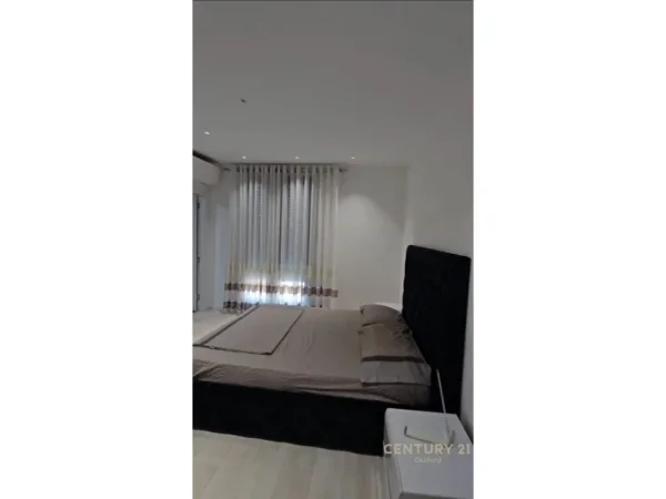 Tirane, jepet me qera apartament 2+1+Aneks+Ballkon Kati 4, 103 m² 700 € (Kompleksi Zirkon)