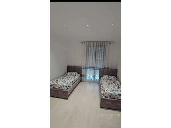 Tirane, jepet me qera apartament 2+1+Aneks+Ballkon Kati 4, 103 m² 700 € (Kompleksi Zirkon)