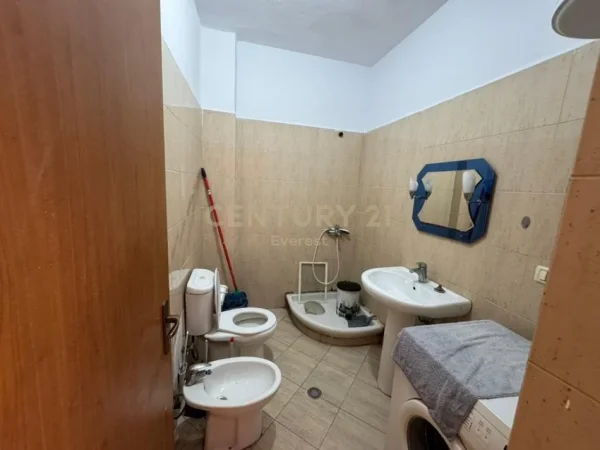Tirane, shitet apartament 1+1 Kati 5, 61 m² 100.000 € 