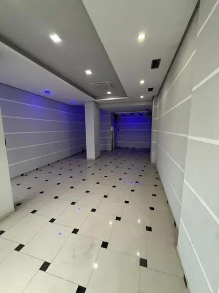 Tirane, shitet dyqan Kati 0, 76 m² 178.000 € (astir)