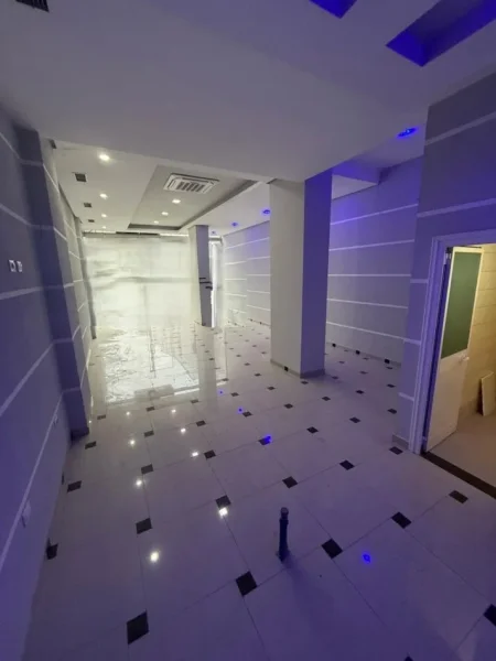 Tirane, shitet dyqan Kati 0, 76 m² 178.000 € (astir)