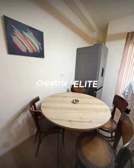 Tirane, jepet me qera apartament 2+1 Kati 3, 90 m² 750 € (Rruga Hoxha Tahsim)