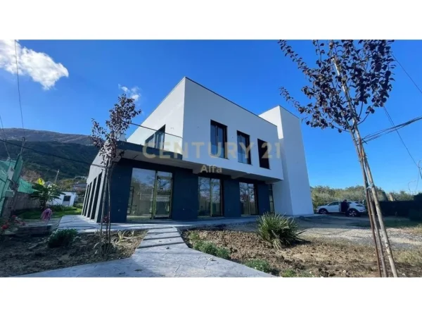 Tirane, jap me qera ambjent biznesi Kati 1, 3.600 m² 3.000 € (Berzhite)