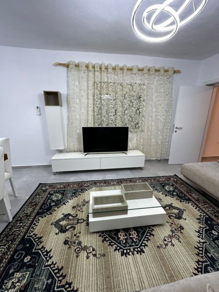 Tirane, jepet me qera apartament duplex 2+1 Kati 2, 90 m² 700 € (Bulevardi Zogu I/Fakultetit te Shkencave te Natyres)