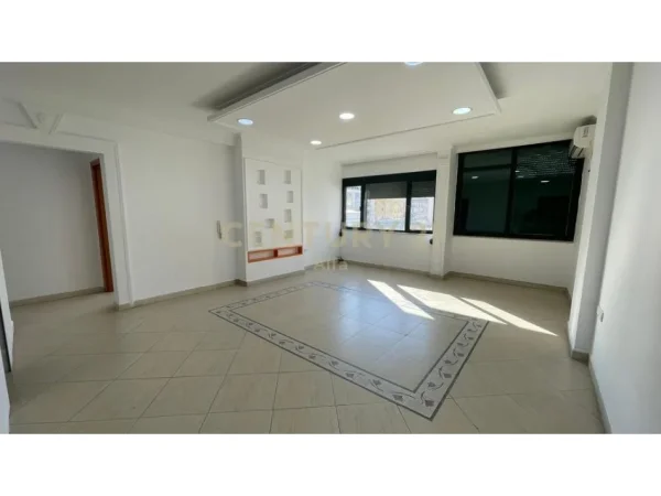 Tirane, shitet ambjent biznesi Kati 4, 165 m² 495.000 € 