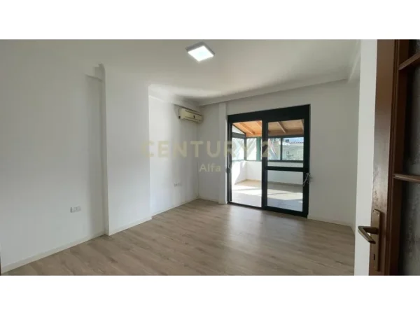 Tirane, shitet ambjent biznesi Kati 4, 165 m² 495.000 € 