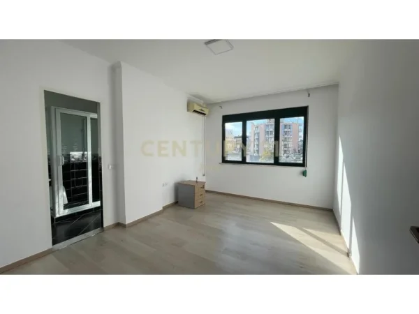Tirane, shitet ambjent biznesi Kati 4, 165 m² 495.000 € 