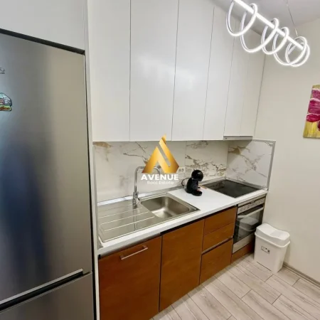 Tirane, jepet me qera apartament 1+1 Kati 8, 800 €