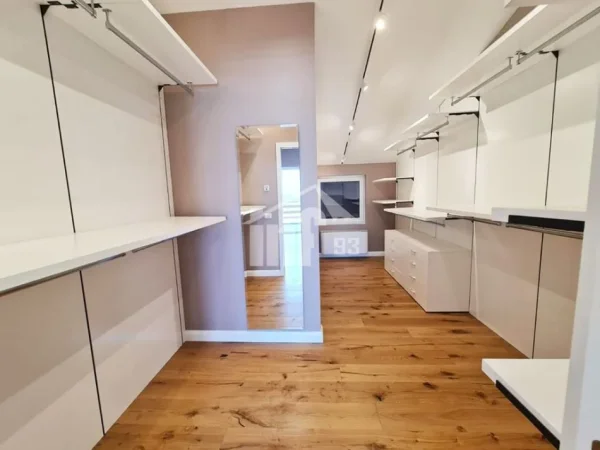 Tirane, jepet me qera Vile 3 Katshe , 480 m² 5.000 € ("LONG HILLS" REZIDENCE)