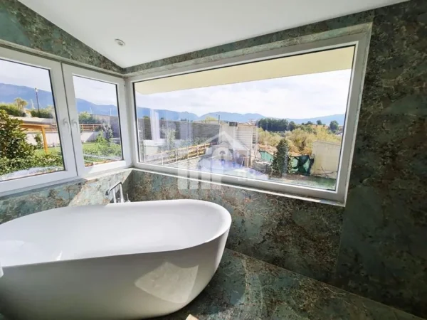 Tirane, jepet me qera Vile 3 Katshe , 480 m² 5.000 € ("LONG HILLS" REZIDENCE)