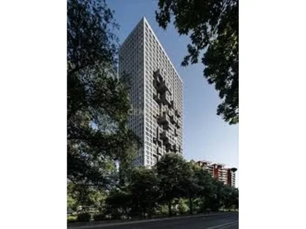 Tirane, jepet me qera ambjent biznesi Kati 14, 172 m² 4.300 € (Downtown)