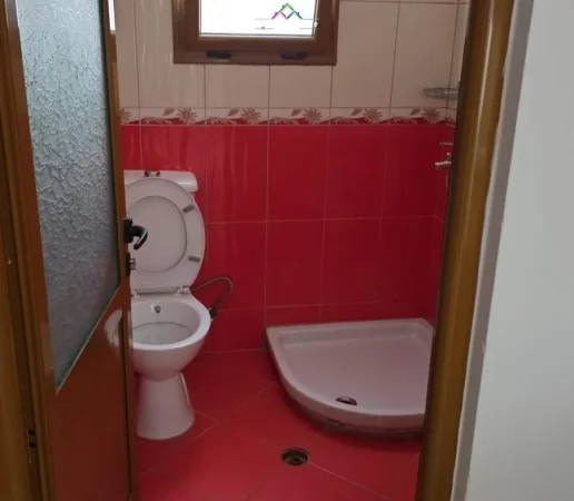 Tirane, jepet me qera apartament 1+1 , (Rruga Leandro Zoto)