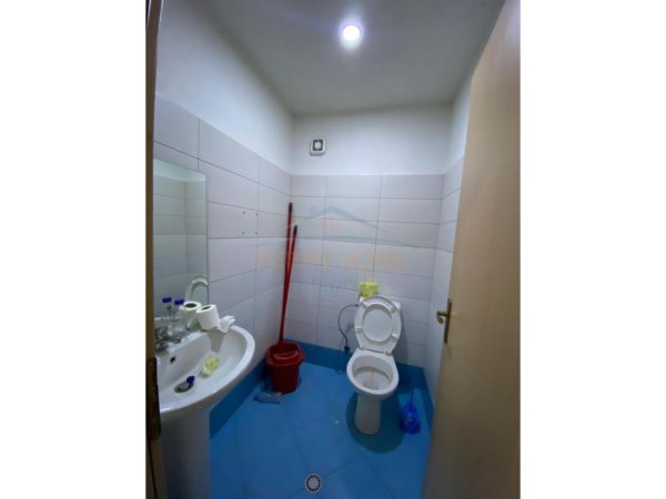 Tirane, jepet me qera ambjent biznesi Kati 0, 64 m² 600 € 