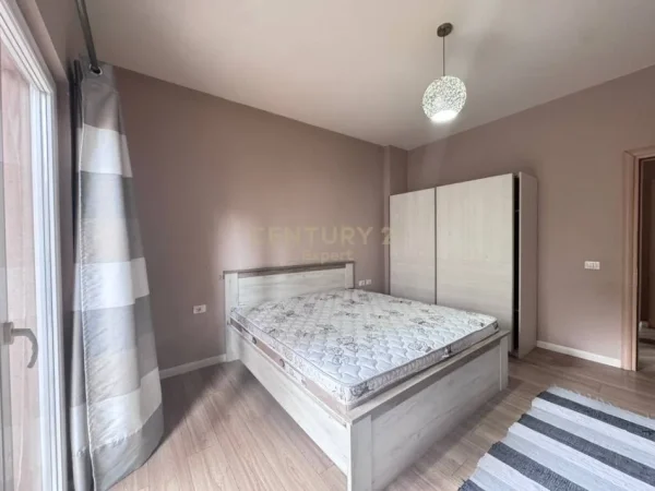 Tirane, jepet me qera apartament 2+1+Aneks+Ballkon Kati 2, 116 m² 850 € 