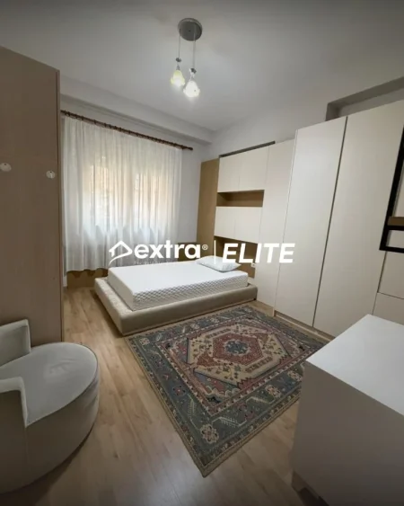 Tirane, jepet me qera apartament 2+1+Ballkon Kati 3, 900 € (Mbrapa 15 kateshit)