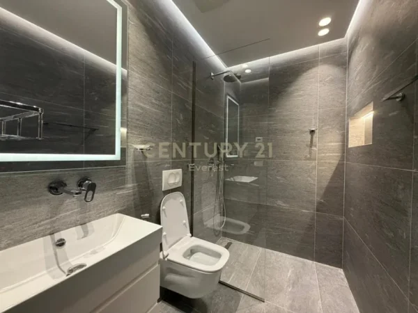 Tirane, jepet me qera apartament 3+1+Aneks+Ballkon Kati 3, 126 m² 1.200 € 