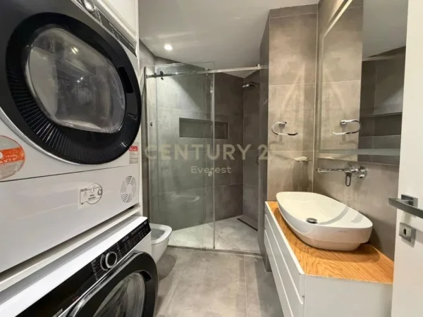 Tirane, jepet me qera apartament 3+1+Aneks+Ballkon Kati 3, 126 m² 1.200 € 