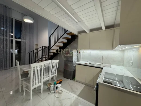 Tirane, jepet me qera apartament duplex 1+1 Kati 1, 42 m² 400 € (Birra Tirana)