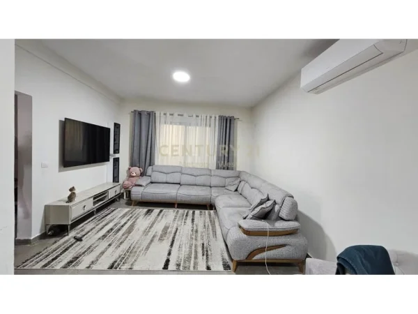 Tirane, shes Vile 2 Katshe Kati 2, 350 m² 350.000 € (Rruga Njazi Meka)