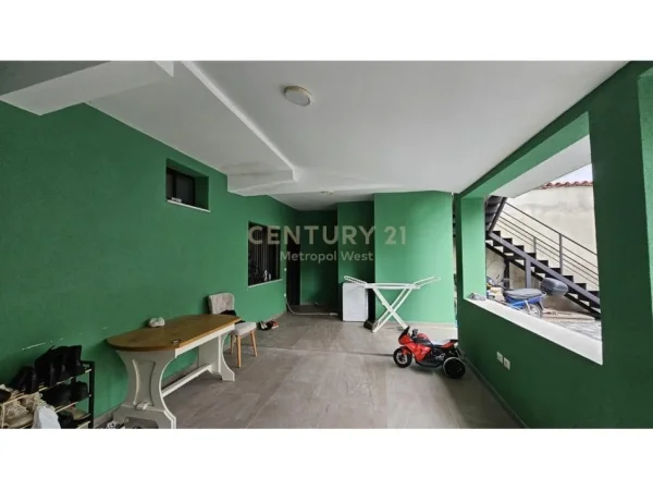 Tirane, shes Vile 2 Katshe Kati 2, 350 m² 350.000 € (Rruga Njazi Meka)
