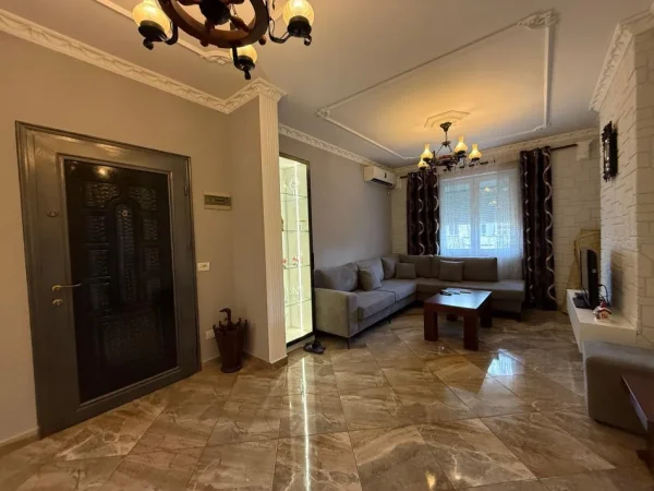 Tirane, jepet me qera apartament 2+1+Ballkon Kati 4, 80 m² 800 € (Rruga Ibrahim Rrugova)