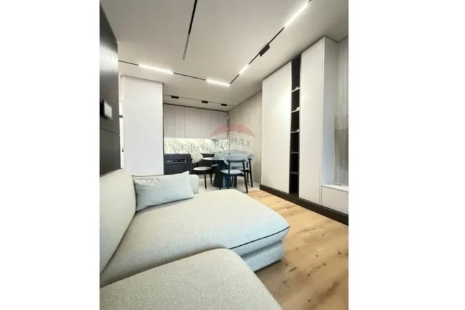 Tirane, jepet me qera apartament 1+1+Ballkon Kati 13, 74 m² 1.200 € (Mine Peza)