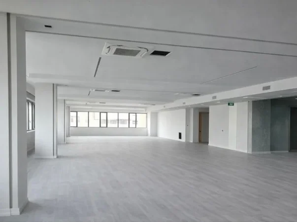 Tirane, jepet me qera ambjent biznesi Kati 3, 2.000 m² 16.000 € 
