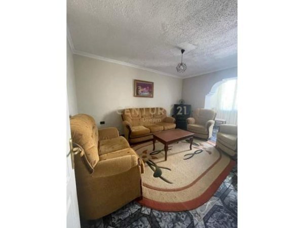 Tirane, jepet me qera apartament 2+1 Kati 3, 72 m² 330 Euro (Rruga Niko Avrami, Shkolla e Bashkuar)