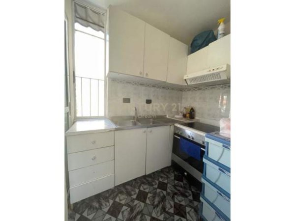 Tirane, jepet me qera apartament 2+1 Kati 3, 72 m² 330 Euro (Rruga Niko Avrami, Shkolla e Bashkuar)