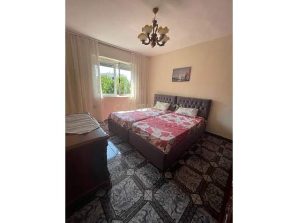 Tirane, jepet me qera apartament 2+1 Kati 3, 72 m² 330 Euro (Rruga Niko Avrami, Shkolla e Bashkuar)