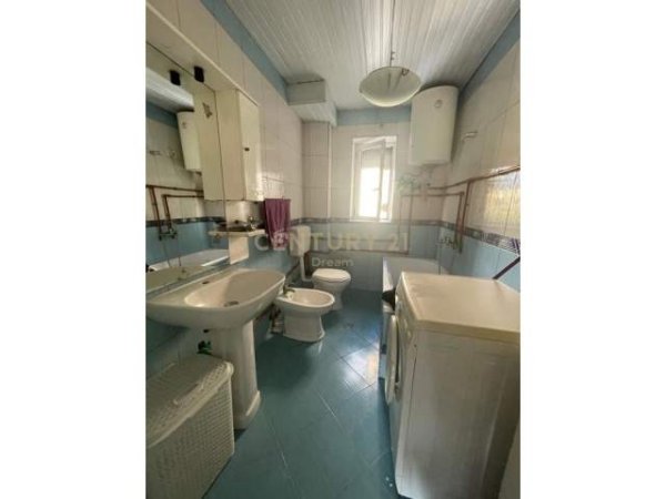 Tirane, jepet me qera apartament 2+1 Kati 3, 72 m² 330 Euro (Rruga Niko Avrami, Shkolla e Bashkuar)